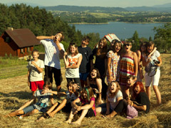 Lato, kilkadziesiąt metrów od ośrodka.